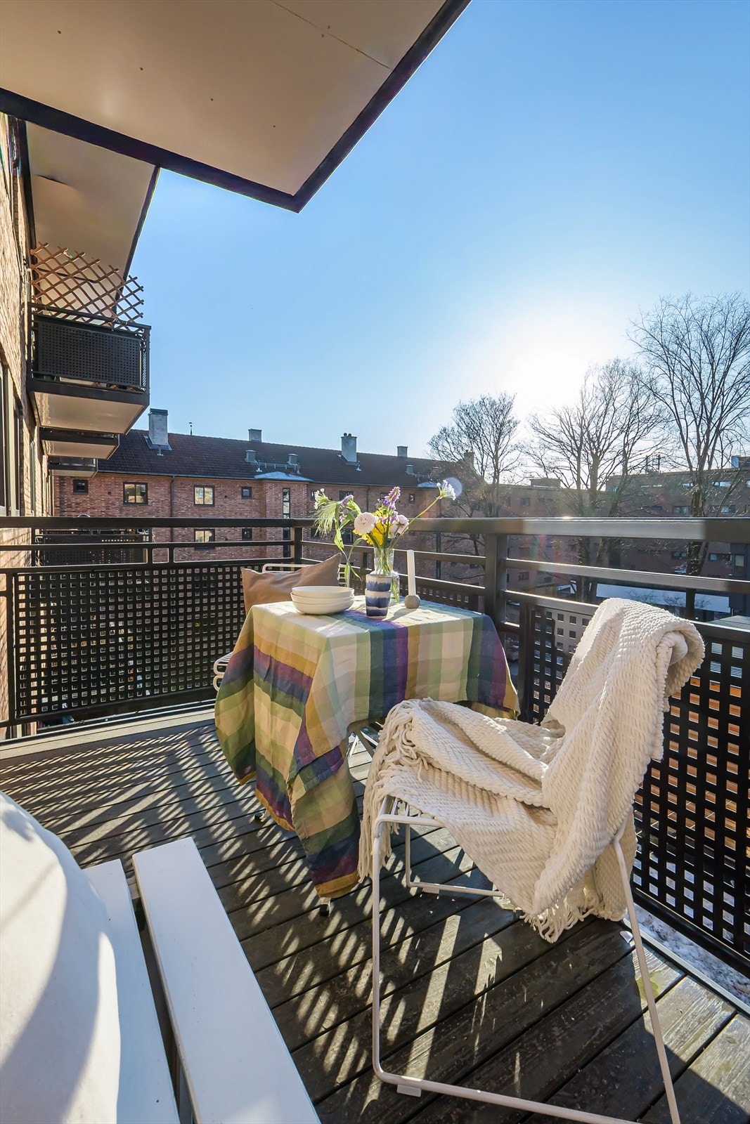 På balkongen er det fin plass til en sittegruppe. Galleribilde