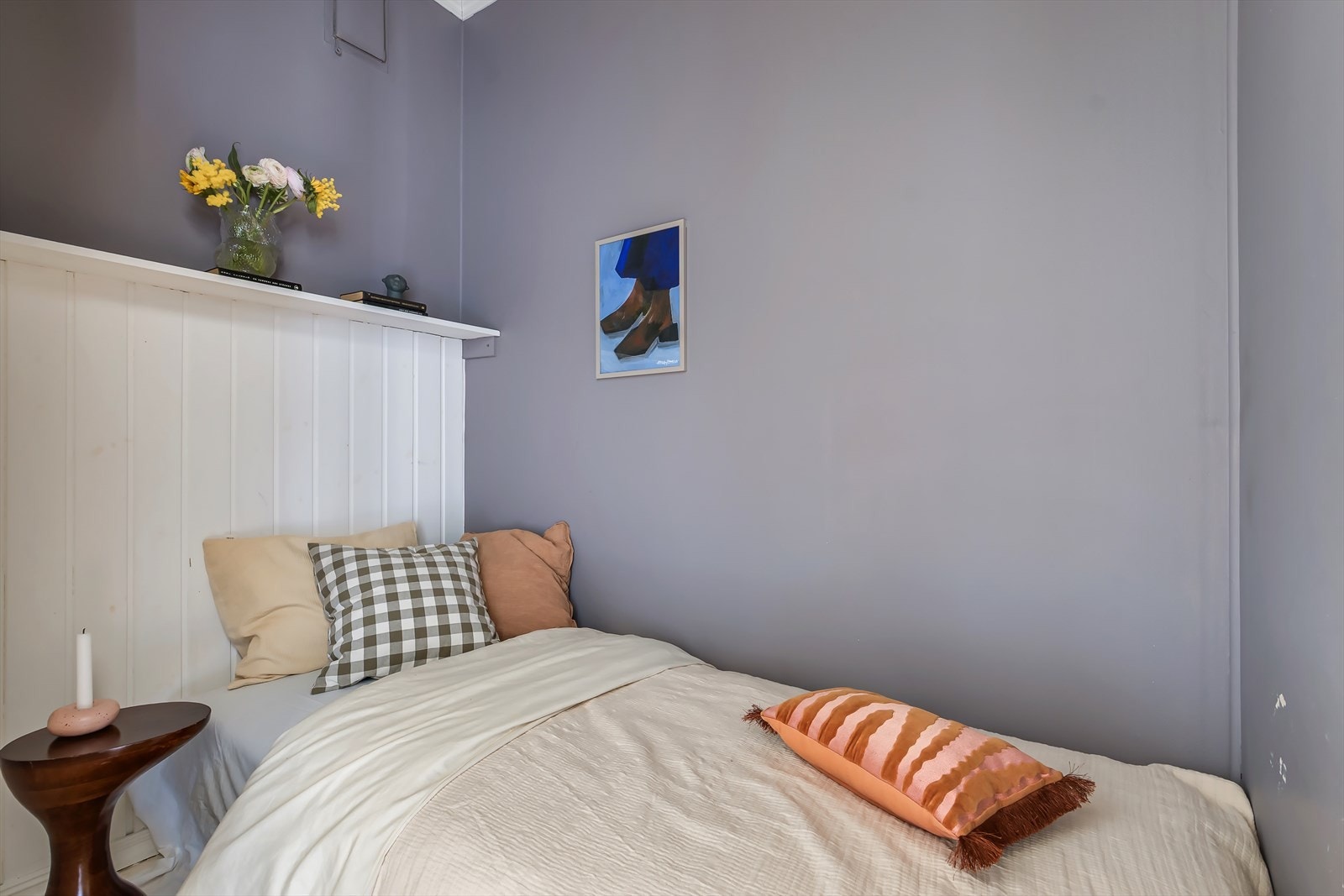 Her er det plass til seng og tilhørende nattbord. Galleribilde