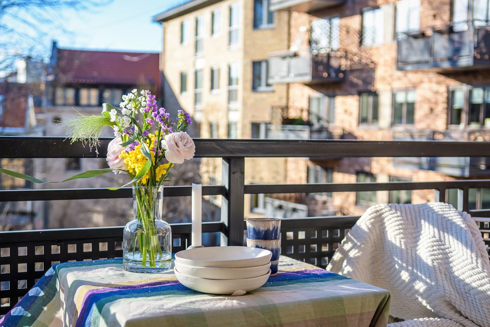 Balkongen er vendt inn mot bakgård. Galleribilde