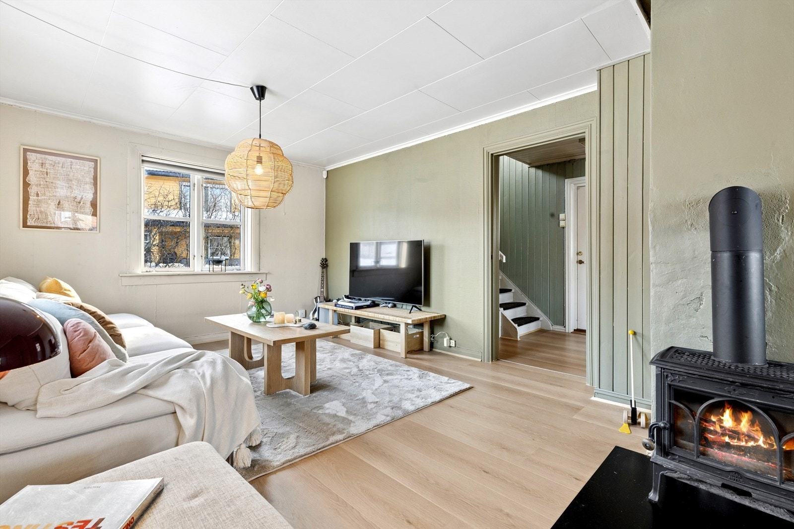 Boligen fremstår i en lun og hyggelig fargepalett som skaper en gjennomgående behagelig atmosfære Galleribilde