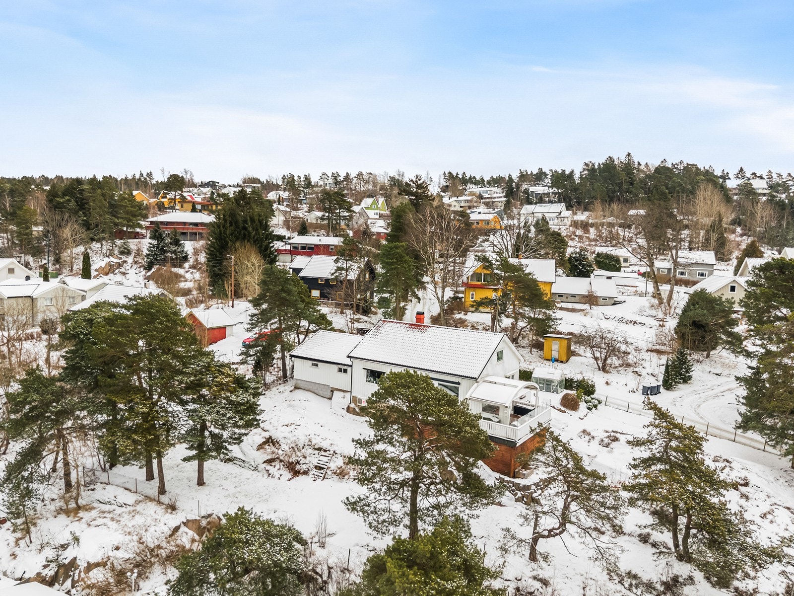 Eiendommen ligger i et trygt og familievennlig nabolag. Galleribilde