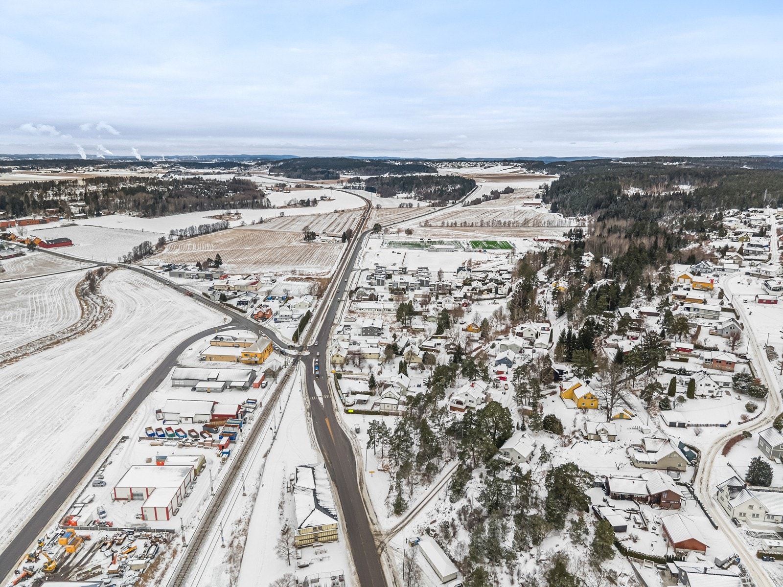 Dagligvarehandel er enkel med Rema 1000 bare 3 minutter unna til fots. Galleribilde