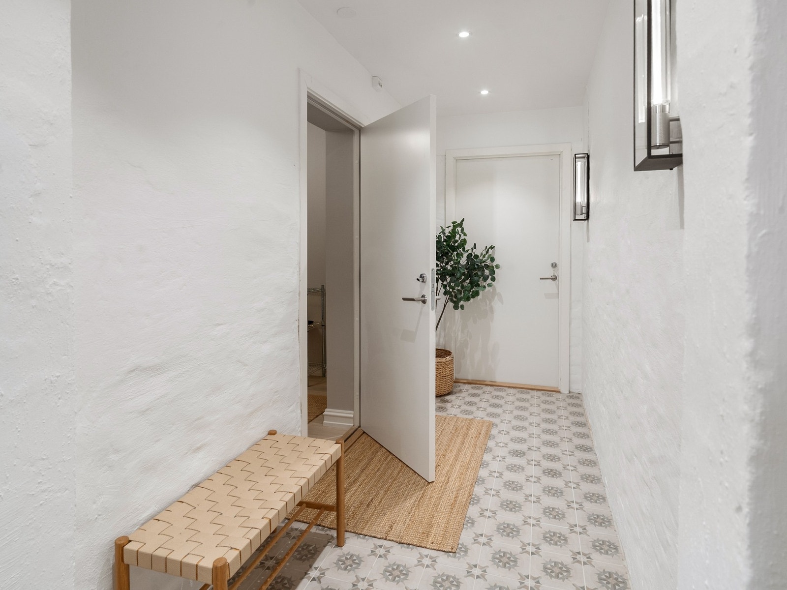 Felles gang utenfor leiligheten. Galleribilde