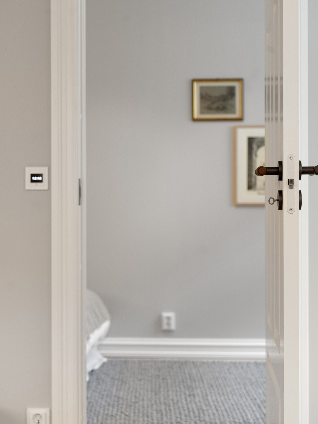 Soverom (til venstre er sengen, til høyre er området der det er naturlig med garderobe). Galleribilde