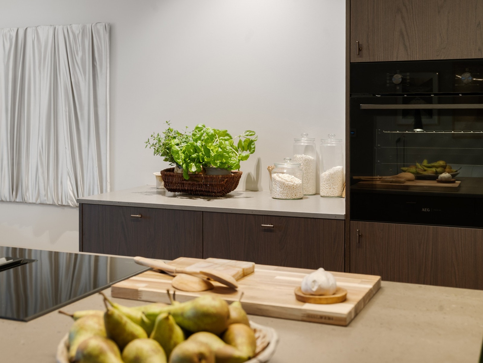 Integrert stekeovn, kjøle-/fryseskap og oppvaskmaskin. Galleribilde