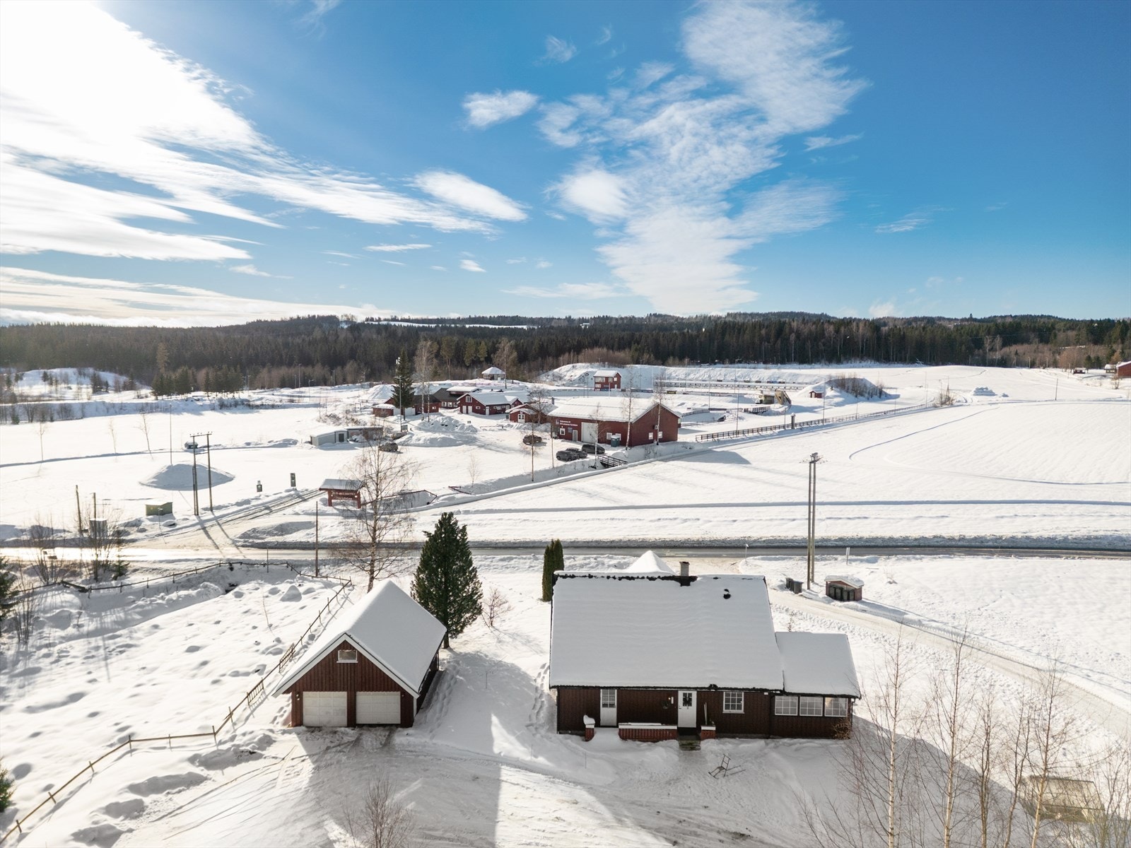 Nærmeste bussholdeplass, Karidalsbrua, ligger kun en kort kjøretur unna. Galleribilde