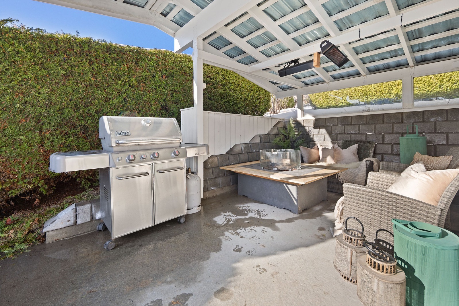 Koselig overbygget uteplass Galleribilde