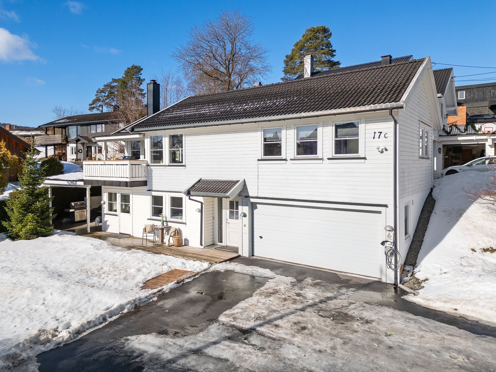 Flott enebolig fra 2006 - fasader malt for 3 år siden Galleribilde