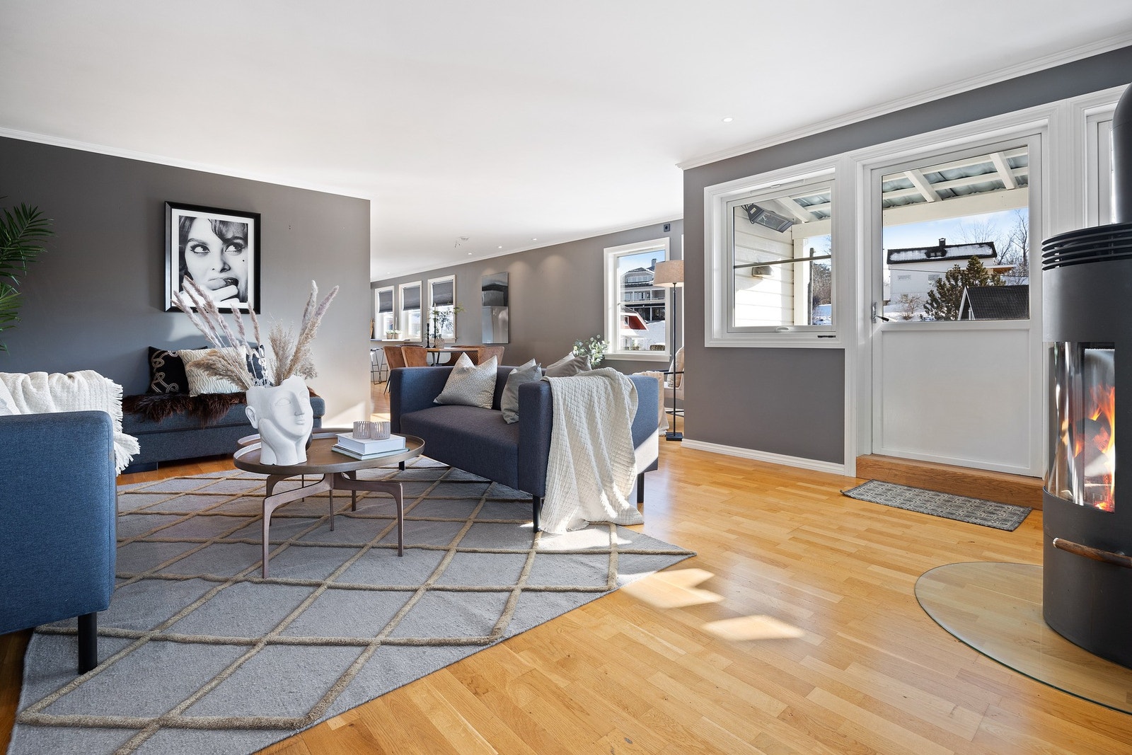 2. etasje med utgang til solrik balkong Galleribilde