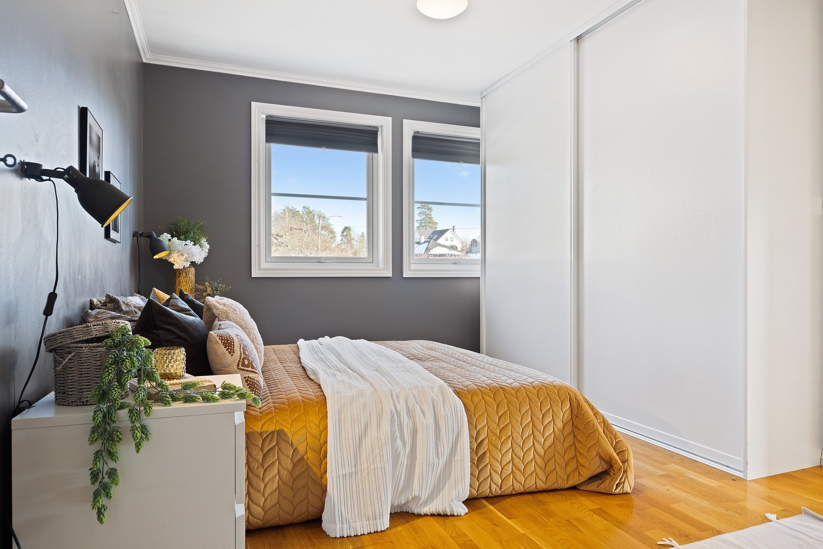 Hovedsoverom med bad, walk-in og garderobeskap Galleribilde