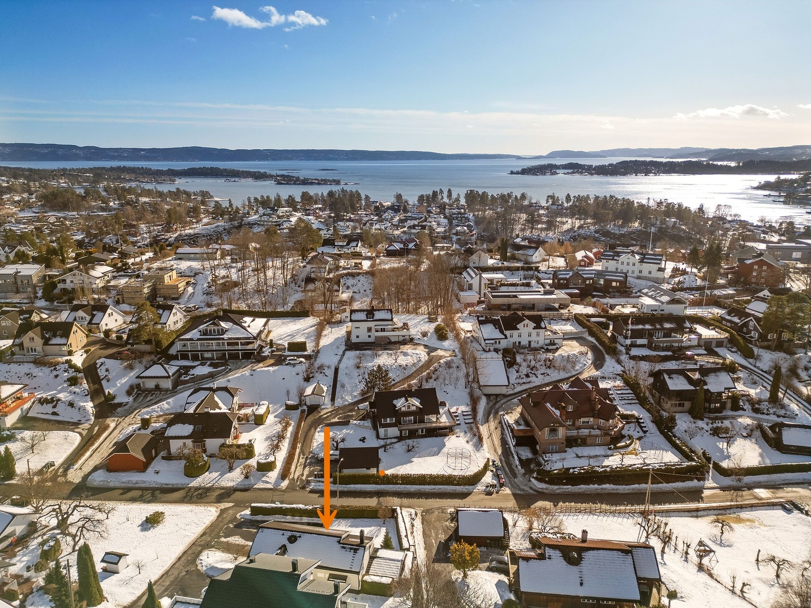 Sjønært - med kort vei til båthavna! Galleribilde