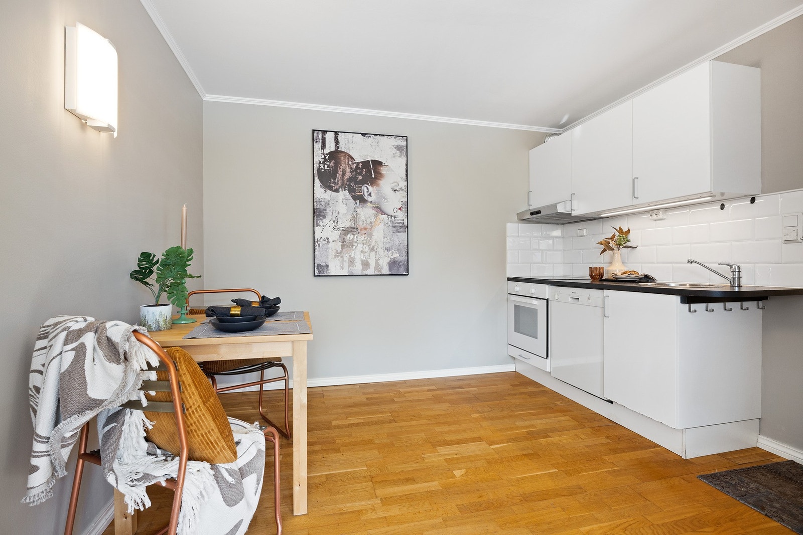 Stue med kjøkken nede - egnet for hybel Galleribilde