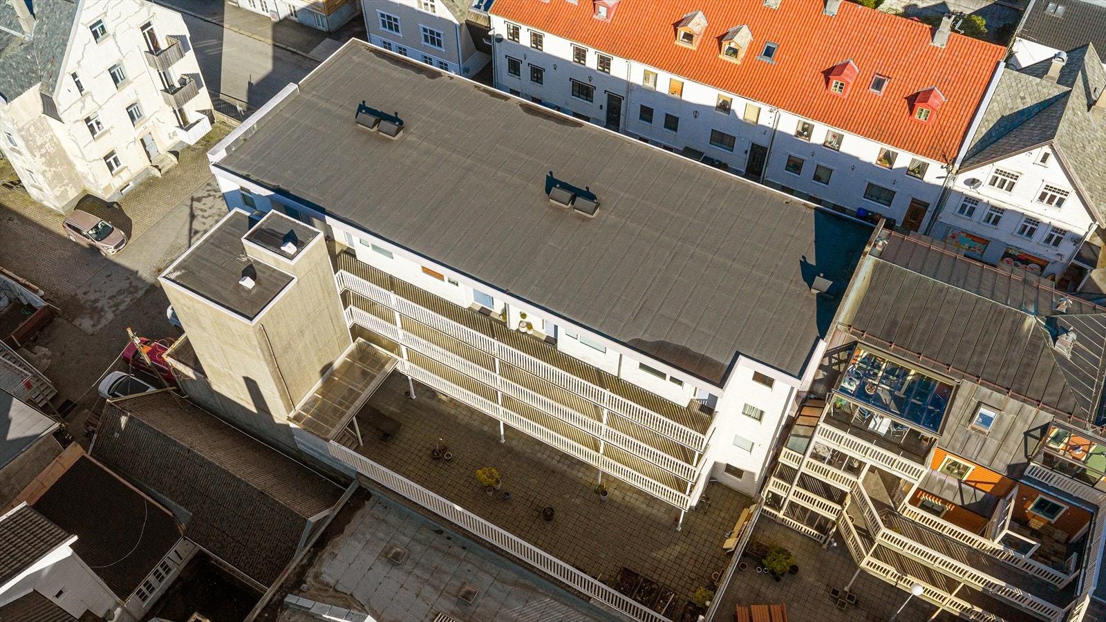 Sentral og trivelig beliggenhet nord i sentrum, i et område bestående av en fin miks av eldre og nyere bebyggelse. Galleribilde