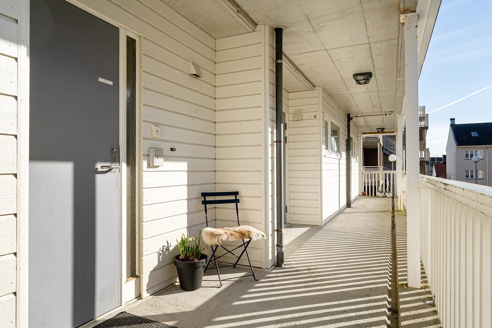 Trivelig adkomst via svalgang. Det er heis i bygget. Galleribilde