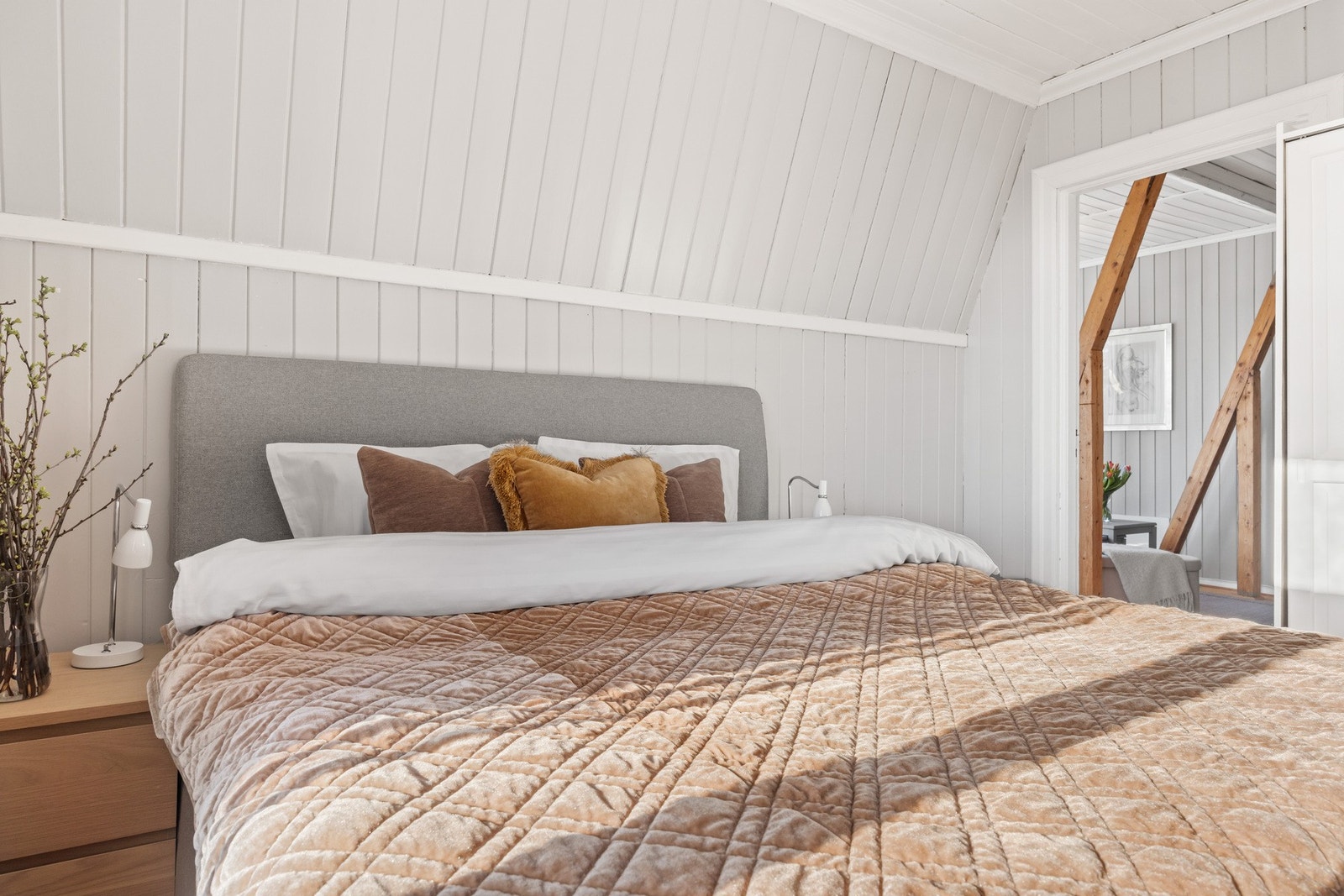 Boligen har til sammen tre soverom, hvorav alle ligger i andre etasje. Galleribilde