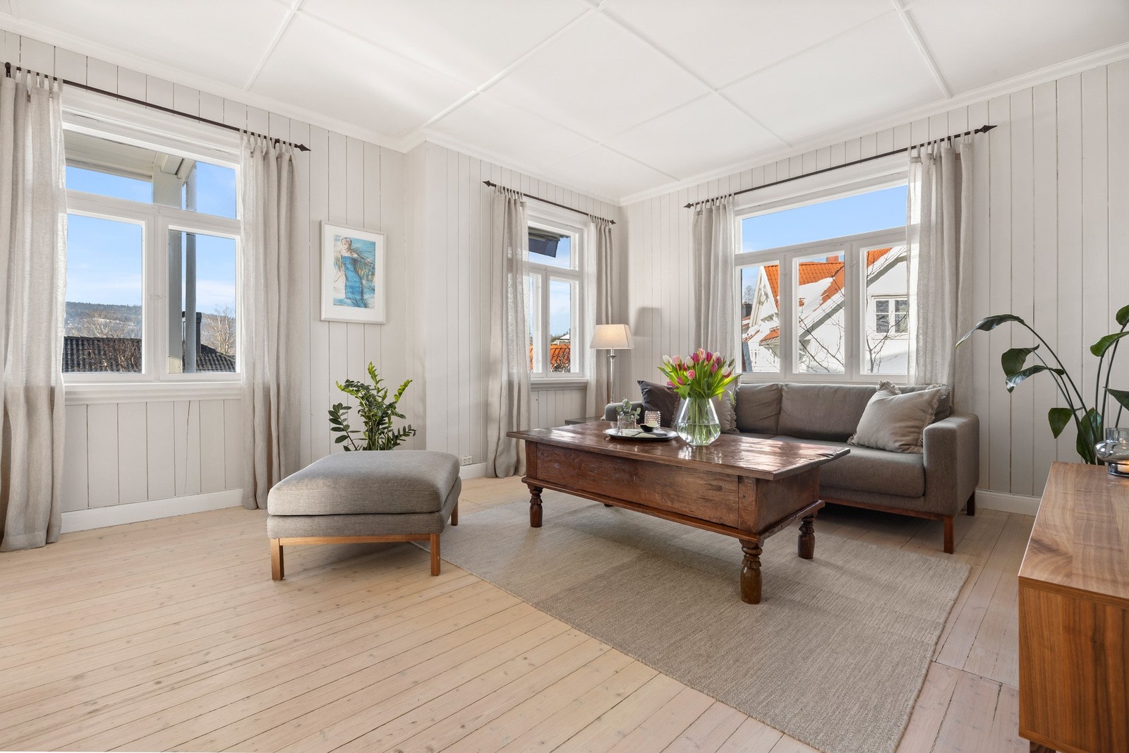 Stuen har god plass til sofagruppe. Galleribilde