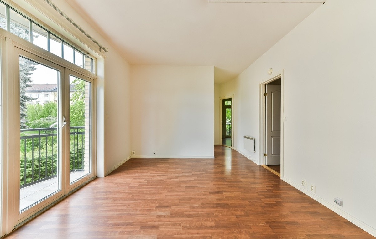 Stue med utgang til sydvendt balkong- Bildene er fra tilsvarende speilvendt leilighet Galleribilde