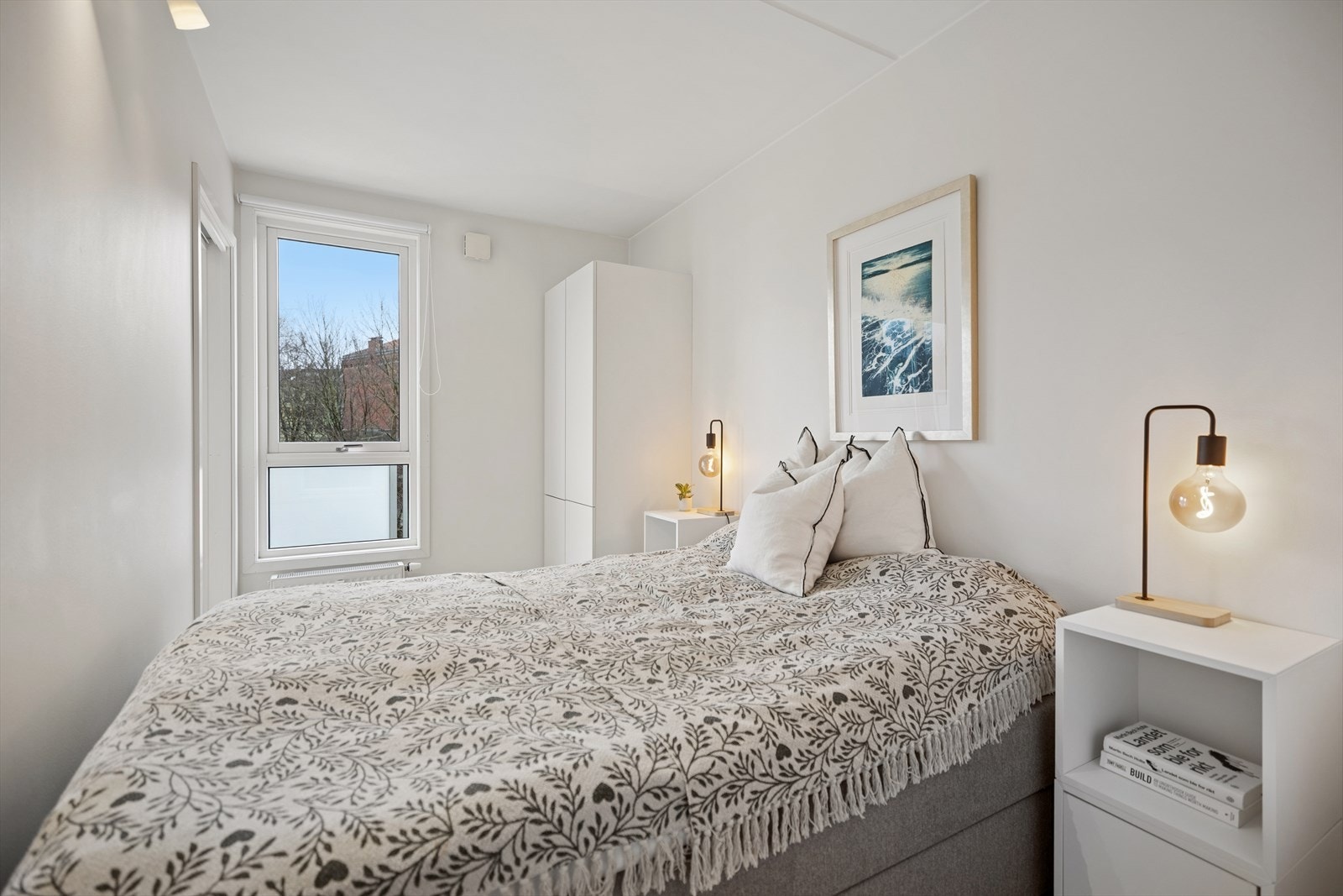 God morgen! Her er det hyggelig å starte dagen! Rommet har godt meg lysinnslipp. Galleribilde