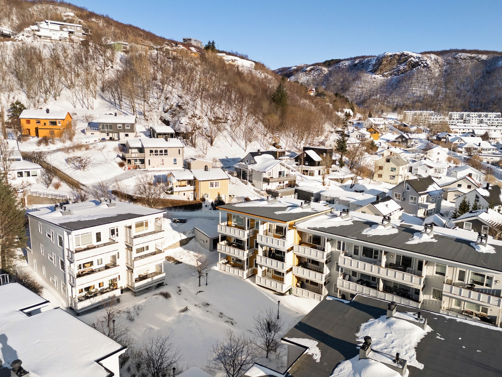 Nærområdet byr på flotte turmuligheter med umiddelbar nærhet til skog og mark, perfekt for både små og store. Galleribilde