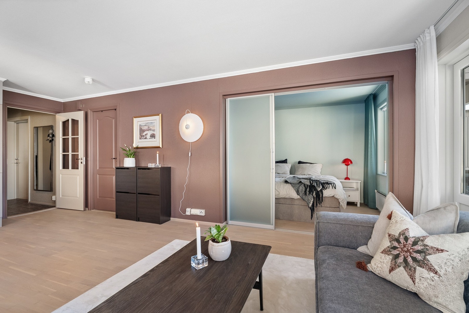 Fra stuen er det adkomst til det andre soverommet. Galleribilde