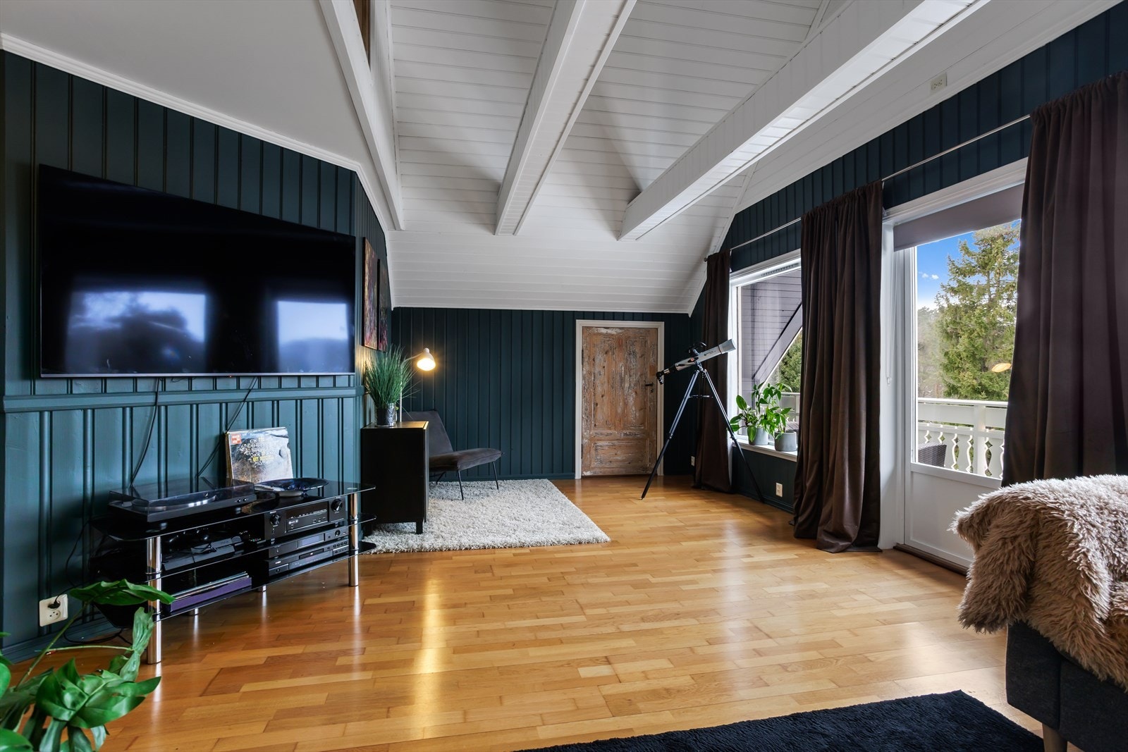 Stuen i 2. etasje. Kan fint brukes som et ekstra soverom. Galleribilde