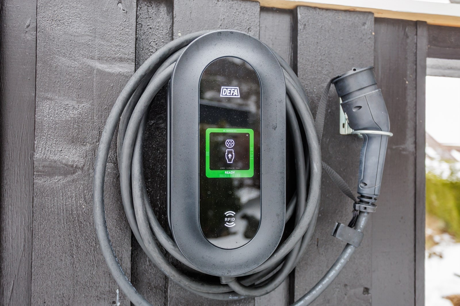 Elbil lader Galleribilde