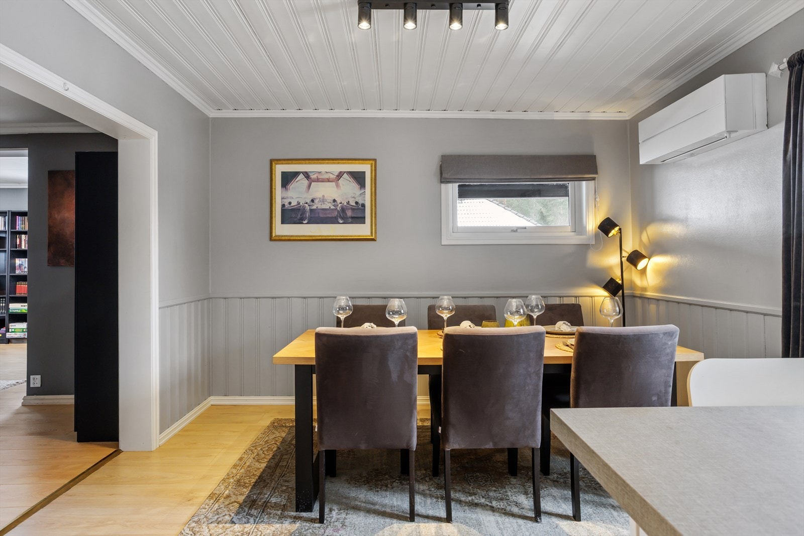 God plass til spisebord Galleribilde