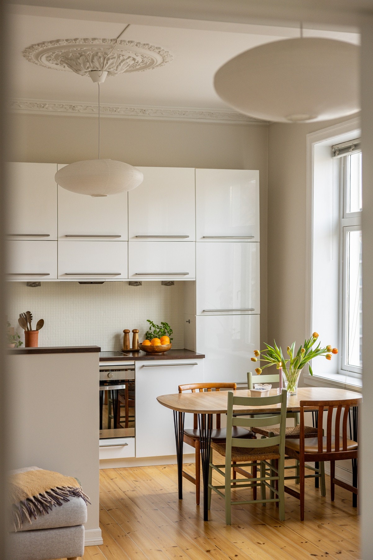 Det er fint med plass til spisebord tilknyttet kjøkkenet. Galleribilde