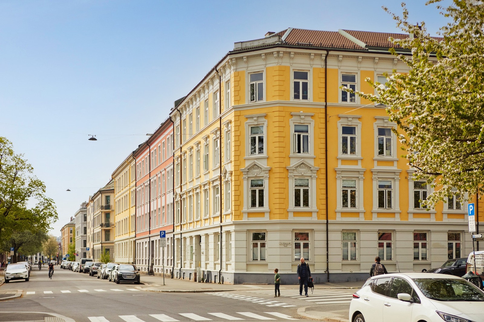 Torshovgata 20 er en vakker klassisk gård med totalt 18 enheter fordelt på to oppganger og med felles bakgård. Galleribilde