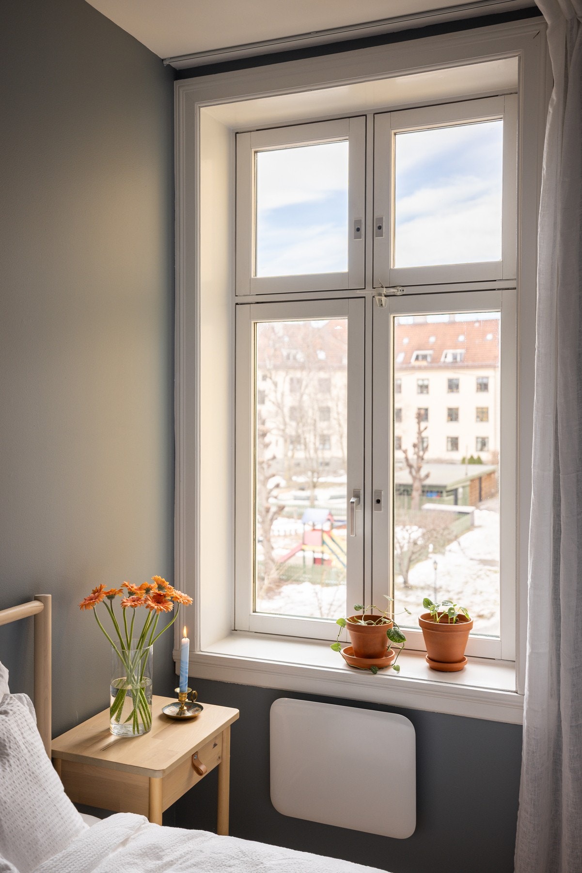 Soverommet vender inn mot stille og rolig gårdsrom. Galleribilde