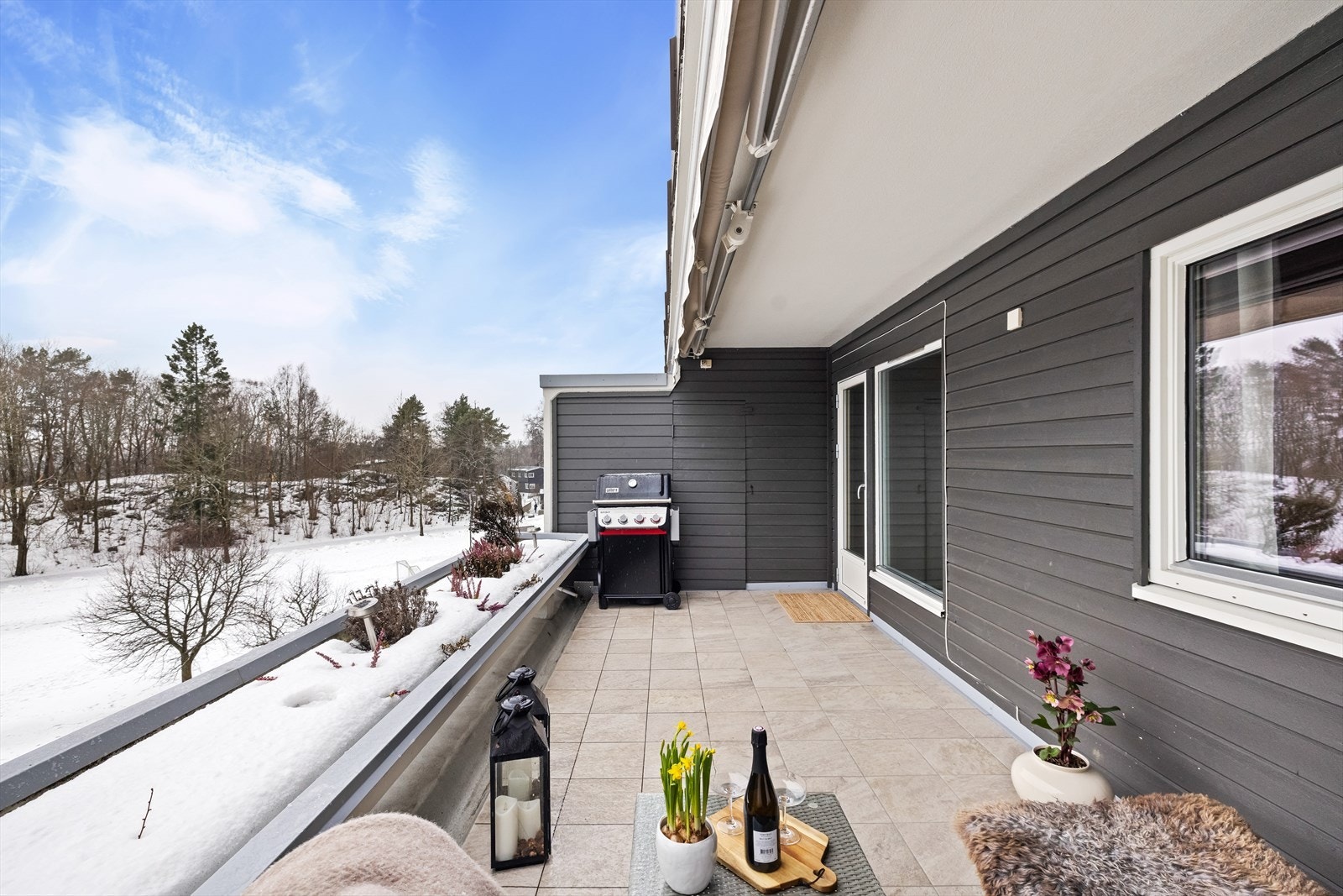 Et herlig uterom hvor sommerdagene kan nytes fra morgen til kveld Galleribilde