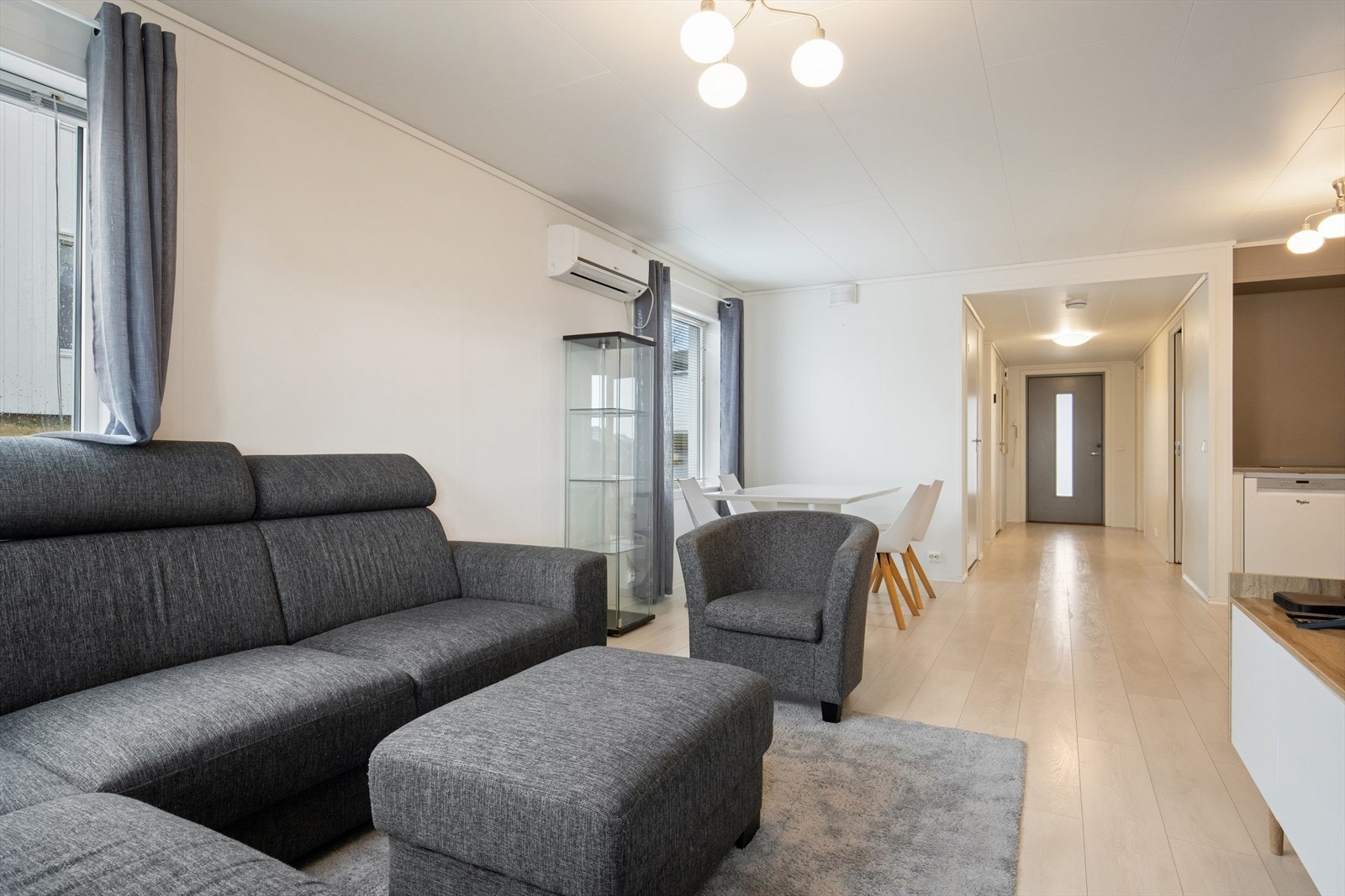 Den gjennomgående planløsningen gir en god romfølelse og flyt. Galleribilde