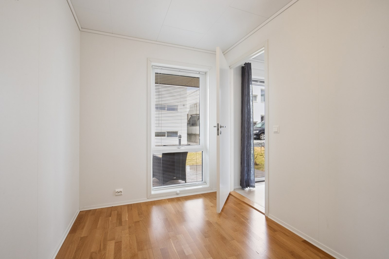 Det andre soverommet ligger med adkomst fra stuen og passer perfekt som gjesterom, barnerom eller kontor. Galleribilde