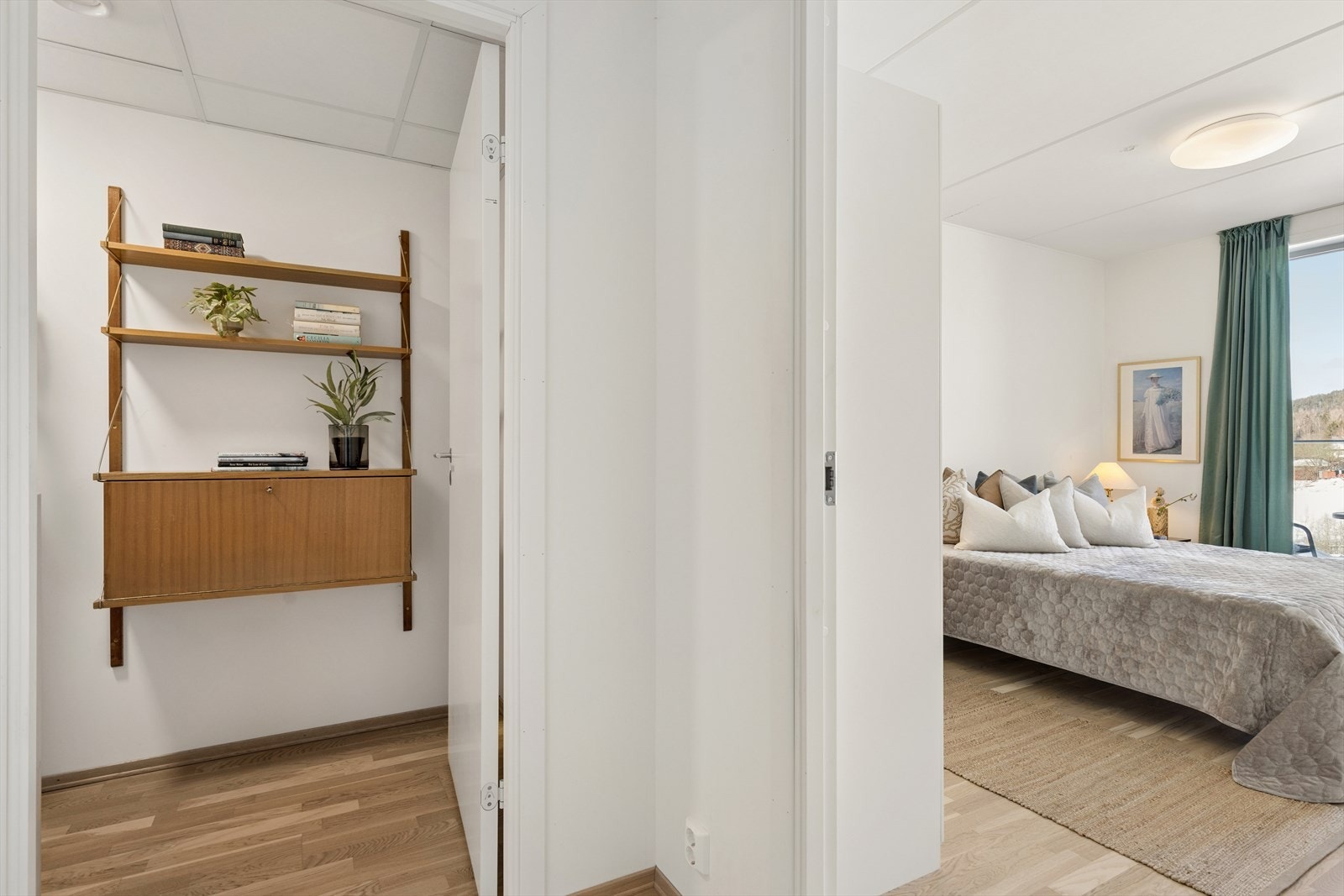 Stort og pent hovedsoverom inn til høyre. Galleribilde