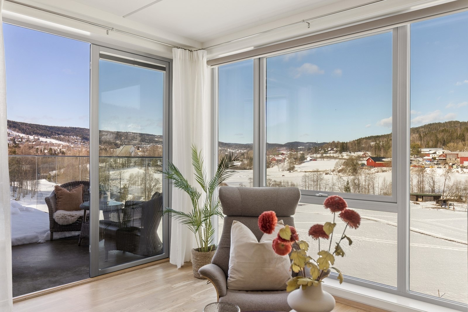 Mette Hagen og Anders Jørstad v/DNB Eiendom har gleden av å presentere Grorudhaugen 3A! Galleribilde