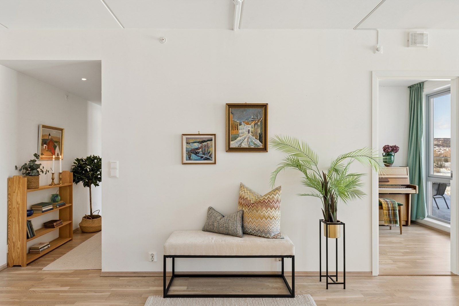 Gang til venstre, soverom nr 2 til høyre. Galleribilde