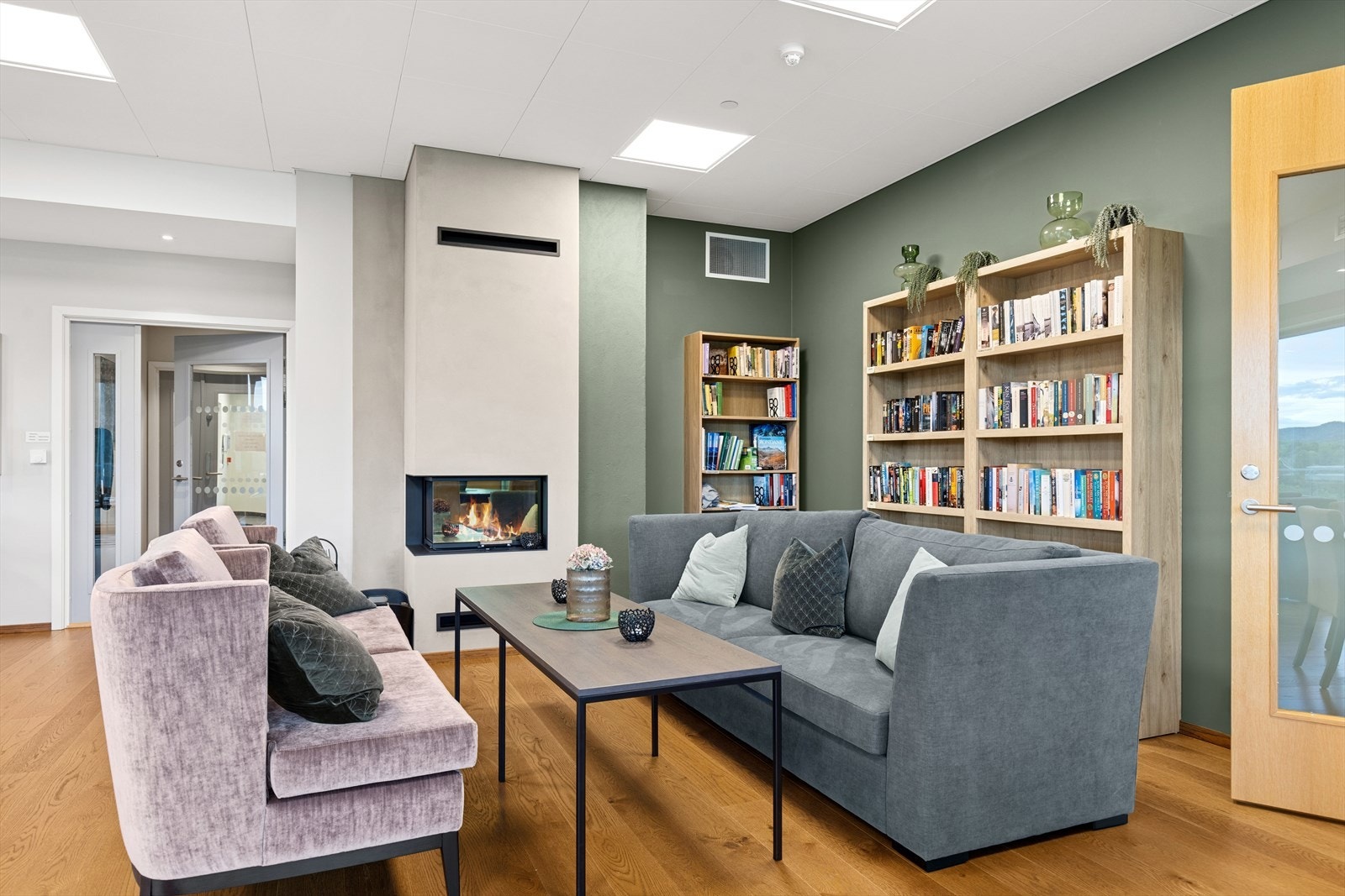 Fellesstuen for opphold for beboere, et flott sted å samles ved ønske. Galleribilde