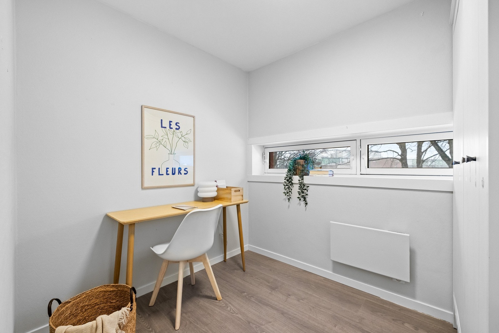 Eget rom som egner seg godt til hjemmekontor eller hobbyrom. Galleribilde