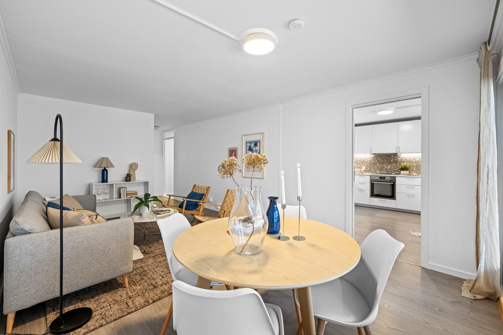 Spisestuen ligger i naturlig tilknytning til kjøkkenet. Galleribilde