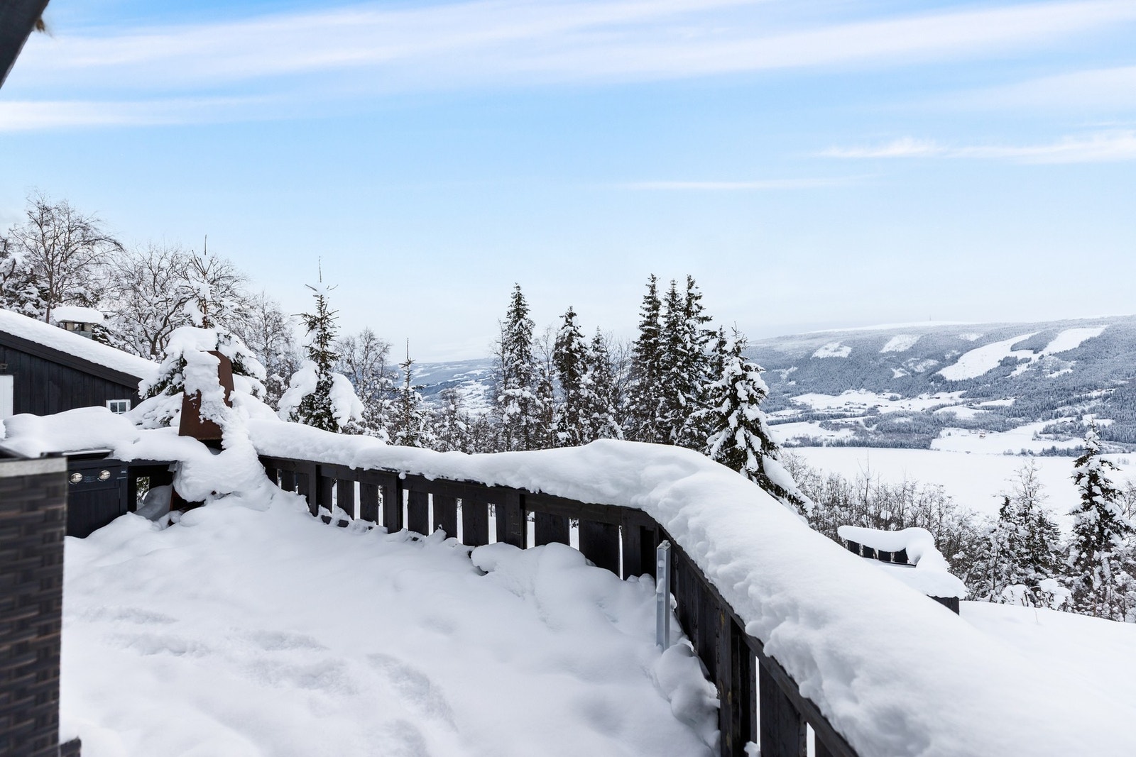 Nydelig utsikt mot Slidrefjorden og omkringliggende fjell. Galleribilde