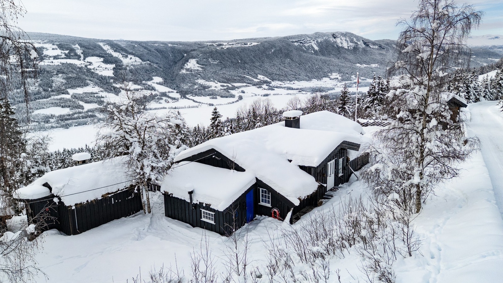 Innholdsrik eiendom i Vestre Slidre med flott utsikt mot Slidrefjorden Galleribilde