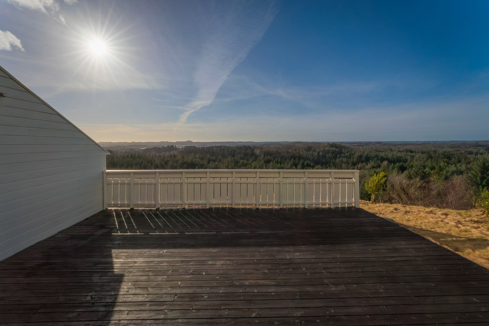 - Denne har et areal på hele 32 kvm og har svært gode sol- og utsiktsforhold - Galleribilde
