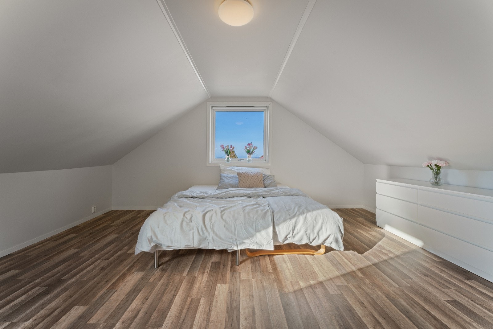 - Rommet passer ypperlig til en ekstra tv-stue, hobbyrom eller soverom - Galleribilde