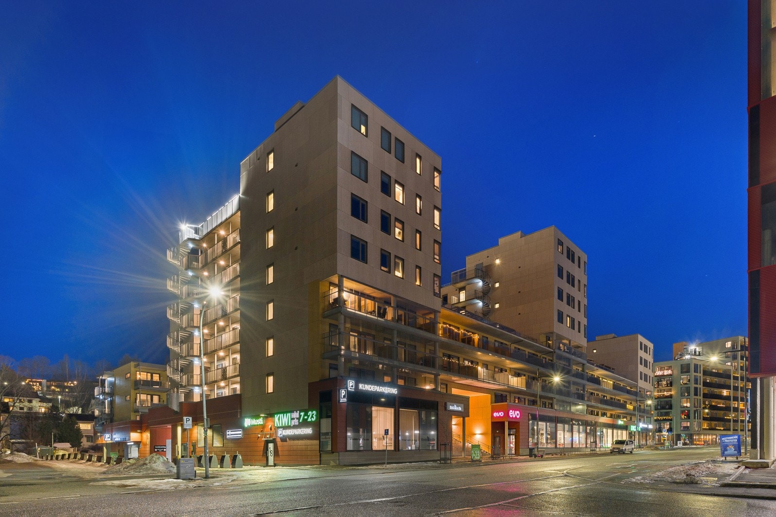 Du har også umiddelbar tilgang til dagligvarebutikk, restaurant og treningssenter. Galleribilde