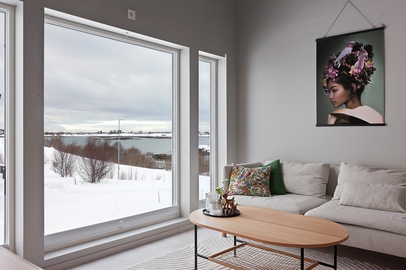 Eiendommen byr på en flott utsikt fra stuevinduet. Galleribilde