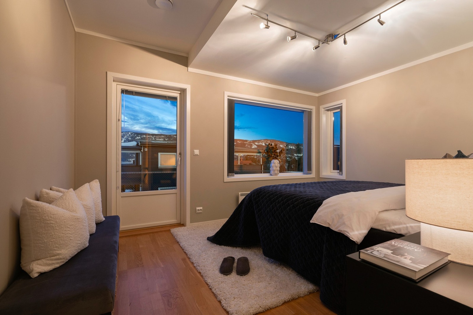 Boligen har fire soverom - perfekt for barnefamilien eller for deg som ønsker hjemmekontor og gjesterom. Galleribilde