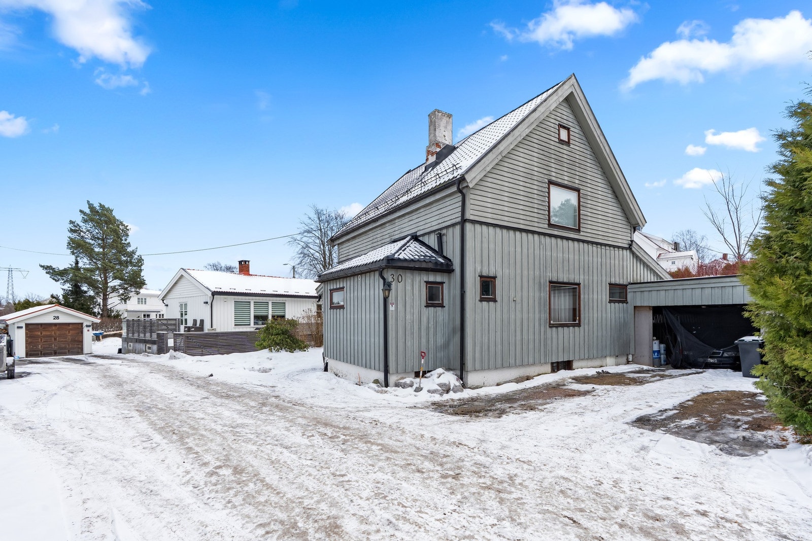 Boligen er av eldre standard og har større moderniseringsbehov for å bli oppgradert til dagens standard. Galleribilde