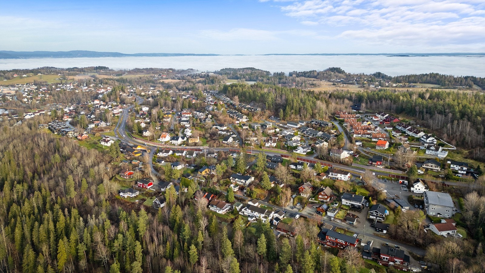 Området har et rikt fritidstilbud for hele familien, inkludert idrettslag og kulturtilbud. Galleribilde