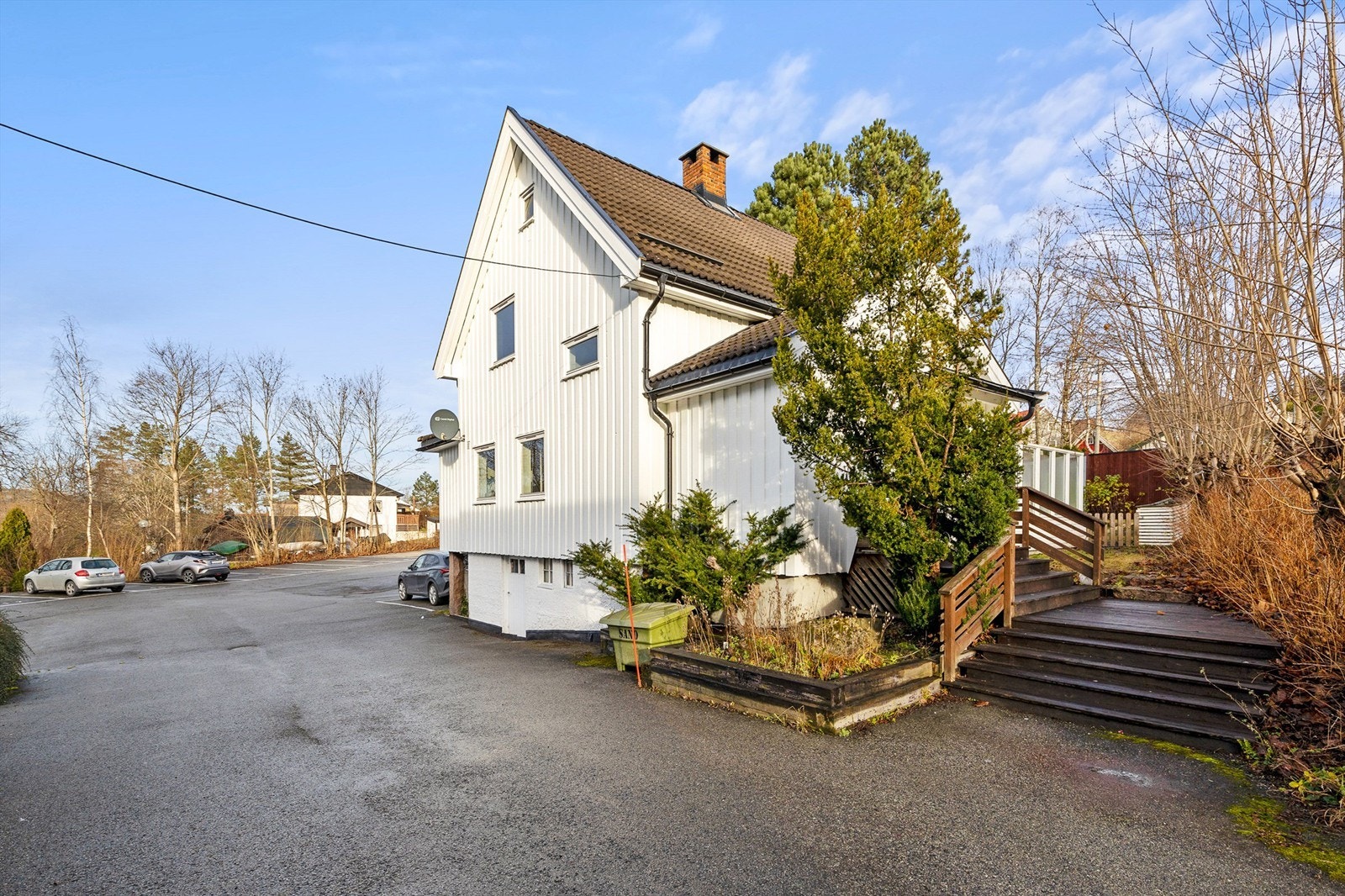 Boligen ligger i et rolig og barnevennlig område i Heggedal. Galleribilde