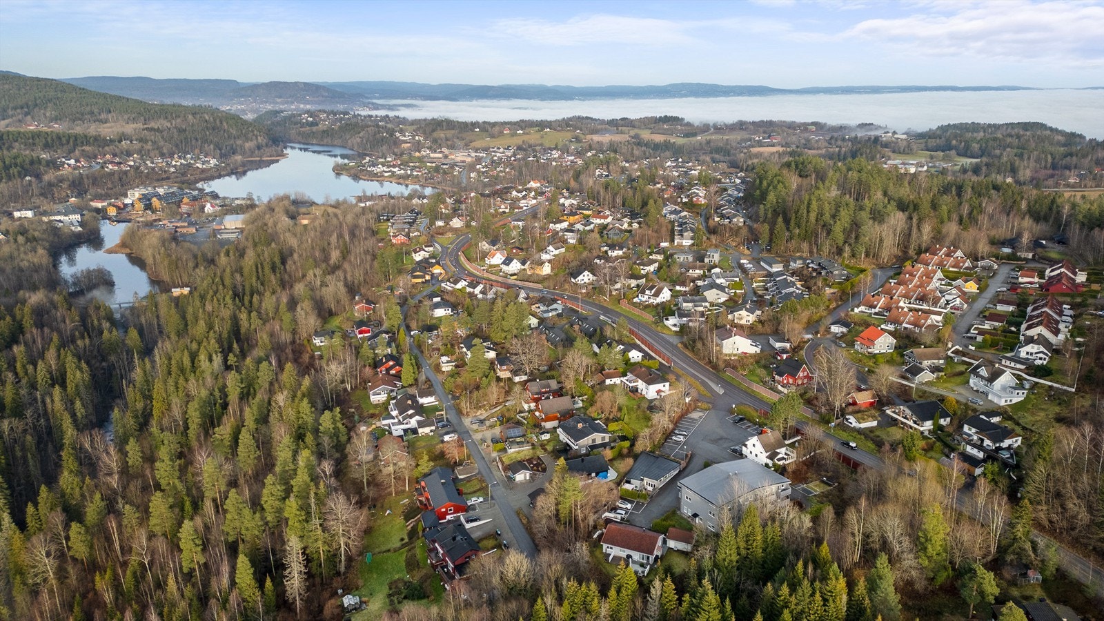 Den umiddelbare nærheten til Gjellumvannet gir gode muligheter for bading og rekreasjon. Galleribilde